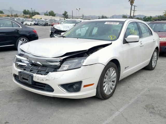 3FADP0L33AR138691 - 2010 FORD FUSION HYB WHITE photo 2