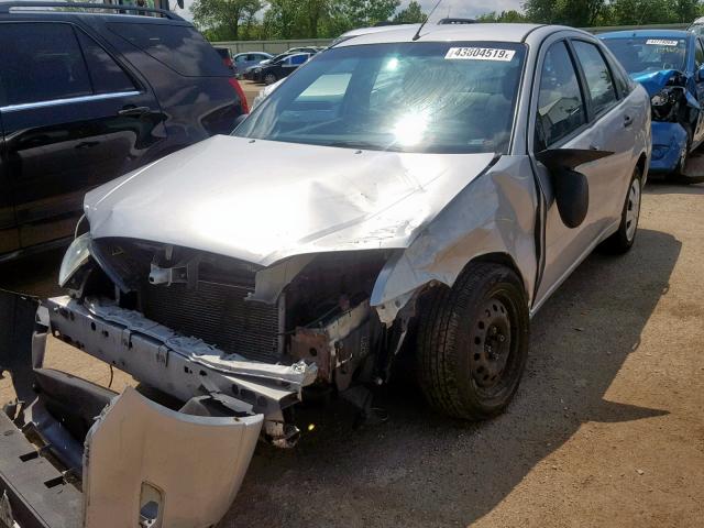 1FAFP34N07W363179 - 2007 FORD FOCUS ZX4 SILVER photo 2