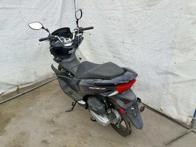 RLHKF180XHY200575 - 2017 HONDA PCX 150 BLACK photo 3