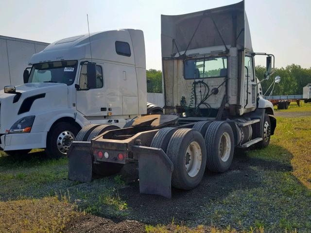 1M1AK05Y06N012223 - 2006 MACK 600 CXN600 WHITE photo 4