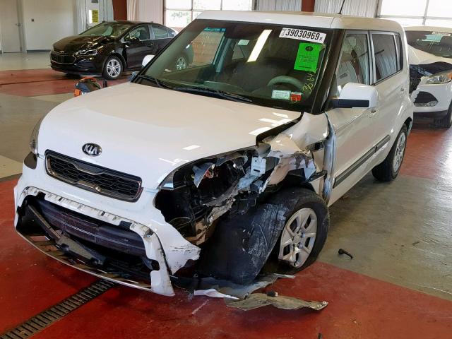 KNDJT2A58D7768078 - 2013 KIA SOUL WHITE photo 2