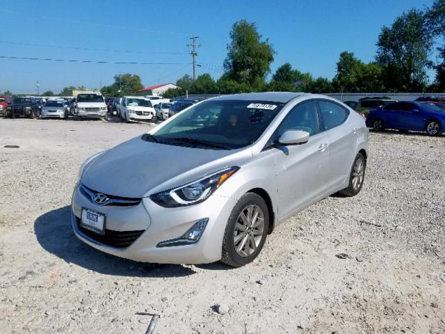 5NPDH4AE7GH660304 - 2016 HYUNDAI ELANTRA SE SILVER photo 2