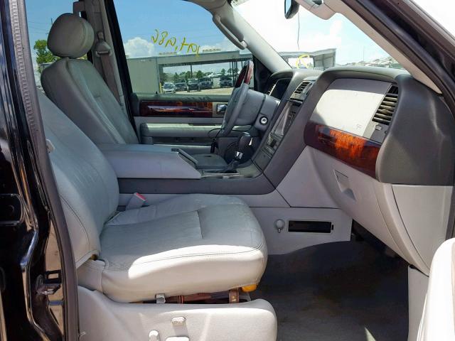 5LMFU28R34LJ08042 - 2004 LINCOLN NAVIGATOR შავი ფოტო 5
