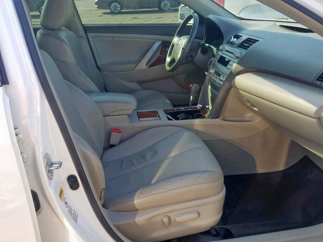 4T4BF3EK1AR038125 - 2010 TOYOTA CAMRY BASE WHITE photo 5