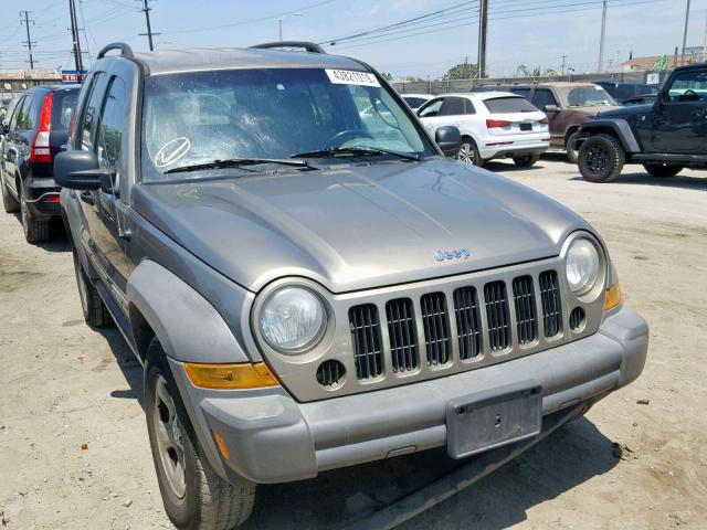 1J4GL48K66W203428 - 2006 JEEP LIBERTY SP GOLD photo 1