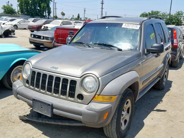 1J4GL48K66W203428 - 2006 JEEP LIBERTY SP GOLD photo 2