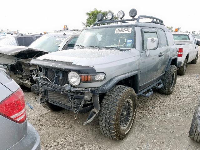 JTEBU4BF6BK104145 - 2011 TOYOTA FJ CRUISER SILVER photo 2