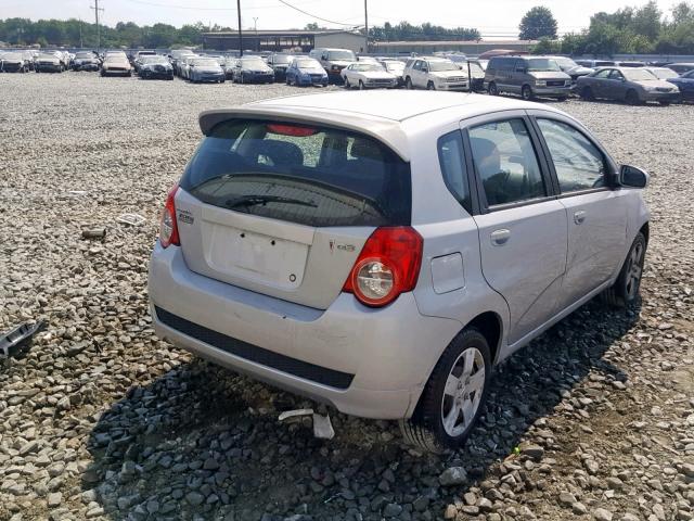 KL2TD66E49B647626 - 2009 PONTIAC G3 SILVER photo 4