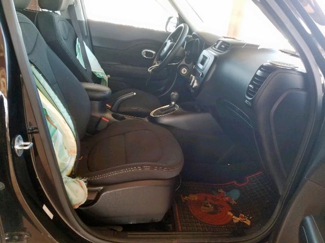 KNDJN2A28G7367361 - 2016 KIA SOUL BLACK photo 5