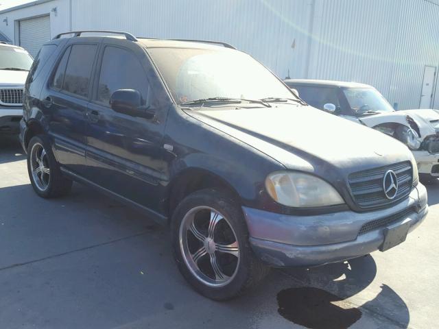 4JGAB54E2XA082783 - 1999 MERCEDES-BENZ ML 320 BLUE photo 1