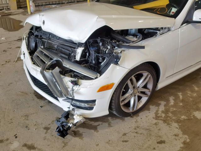 WDDGF4HB3DR274374 - 2013 MERCEDES-BENZ C 250 WHITE photo 9