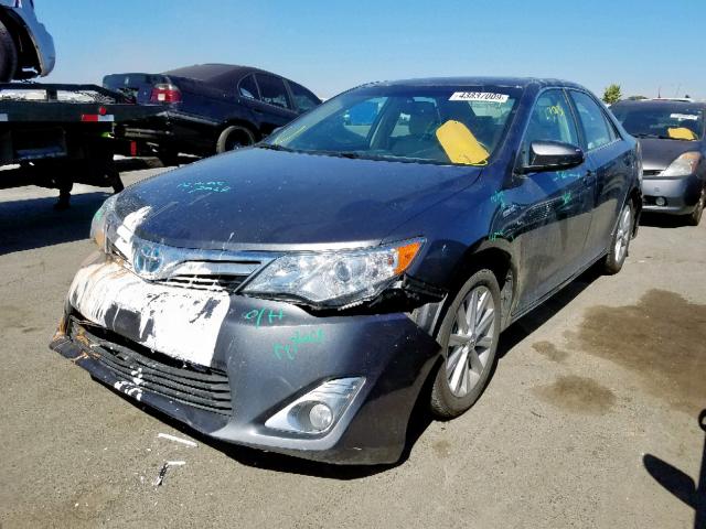 4T1BD1FK4EU139992 - 2014 TOYOTA CAMRY HYBR GRAY photo 2