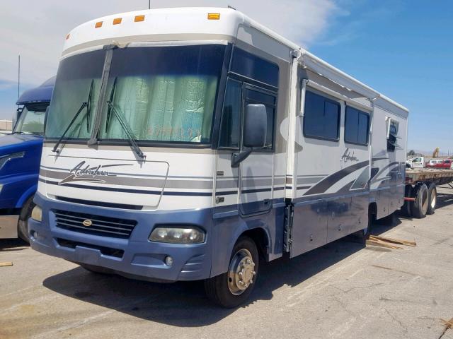 5B4MP67G323353990 - 2002 WINNEBAGO COACHMAN WHITE photo 2