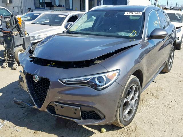 ZASFAKAN4J7B62128 - 2018 ALFA ROMEO STELVIO GRAY photo 2