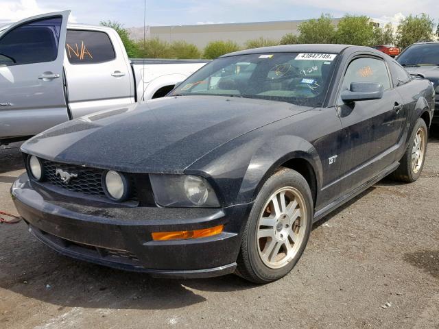 1ZVFT82H655228370 - 2005 FORD MUSTANG GT BLACK photo 2