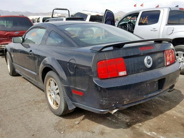 1ZVFT82H655228370 - 2005 FORD MUSTANG GT BLACK photo 3