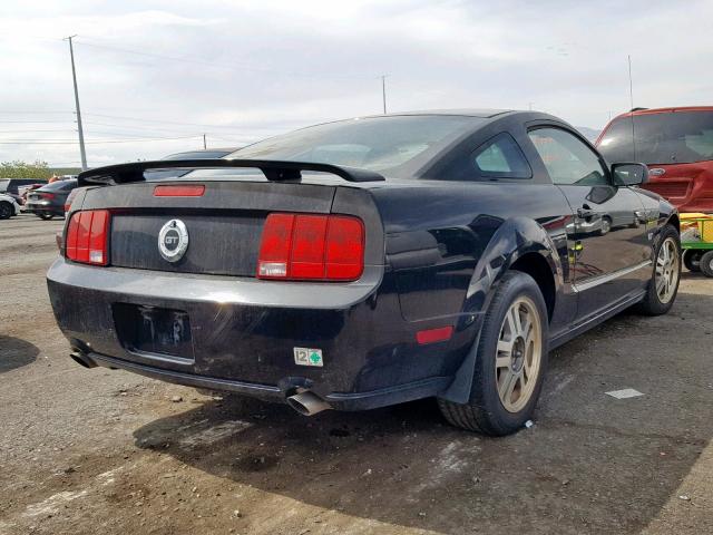 1ZVFT82H655228370 - 2005 FORD MUSTANG GT BLACK photo 4