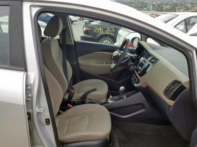 KNADM4A35H6016609 - 2017 KIA RIO LX SILVER photo 5