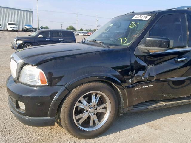 5LMFU27555LJ07216 - 2005 LINCOLN NAVIGATOR შავი ფოტო 10