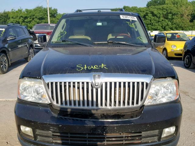 5LMFU27555LJ07216 - 2005 LINCOLN NAVIGATOR შავი ფოტო 7