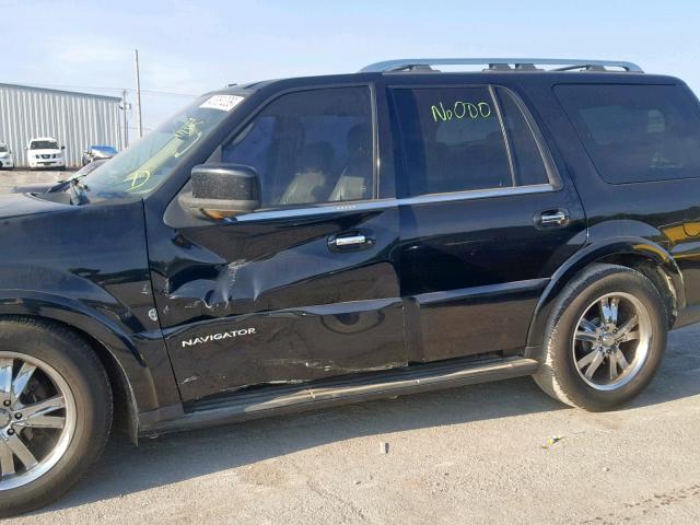 5LMFU27555LJ07216 - 2005 LINCOLN NAVIGATOR შავი ფოტო 9
