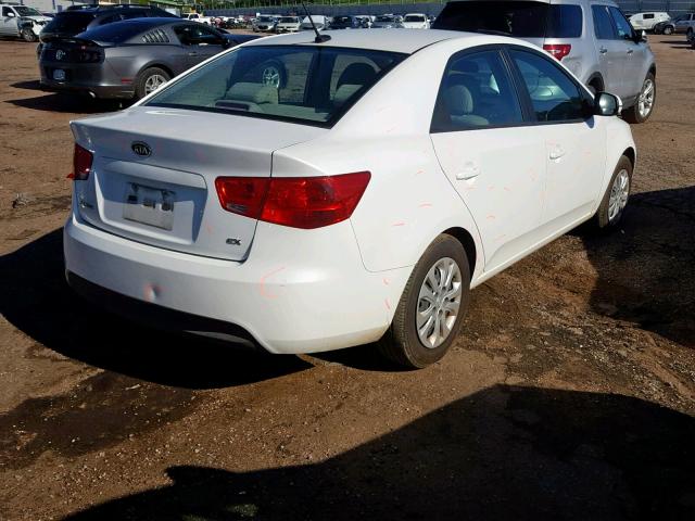 KNAFU4A20D5735606 - 2013 KIA FORTE EX WHITE photo 4