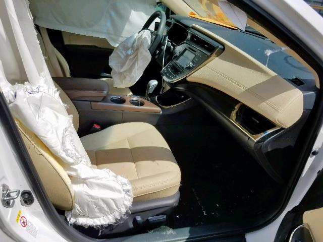 4T1BK1EB2JU268654 - 2018 TOYOTA AVALON XLE WHITE photo 5