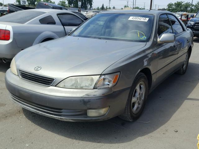 JT8BF22G1V0063014 - 1997 LEXUS ES 300 GRAY photo 2