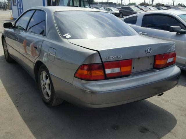 JT8BF22G1V0063014 - 1997 LEXUS ES 300 GRAY photo 3