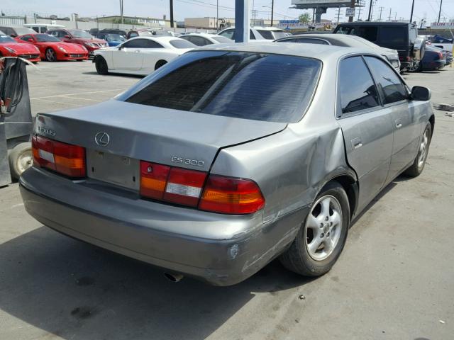 JT8BF22G1V0063014 - 1997 LEXUS ES 300 GRAY photo 4