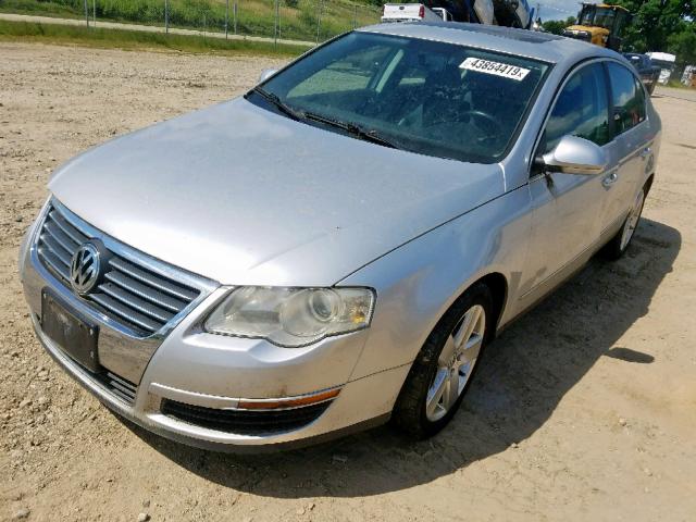 WVWAK73C88P089882 - 2008 VOLKSWAGEN PASSAT KOM SILVER photo 2