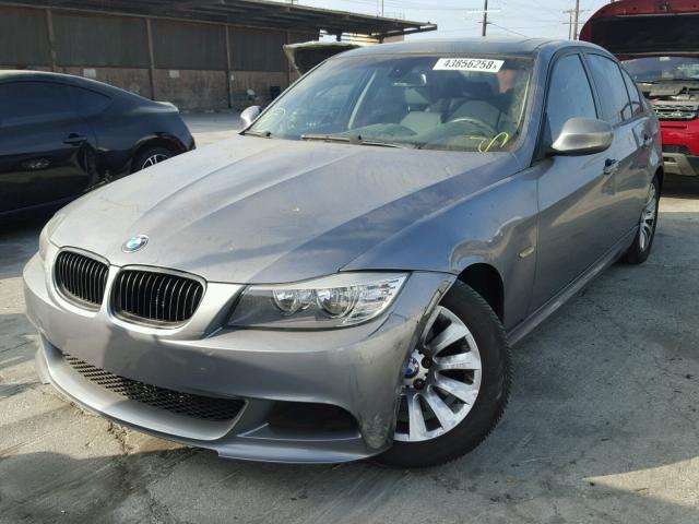 WBAPH57579NL80201 - 2009 BMW 328 I SULE GRAY photo 2