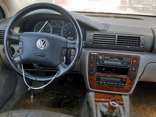 WVWRH63B71P295073 - 2001 VOLKSWAGEN PASSAT GLX SILVER photo 9