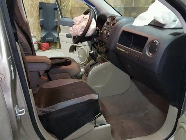 1J4FF47B29D188785 - 2009 JEEP COMPASS SP 棕色 照片 5