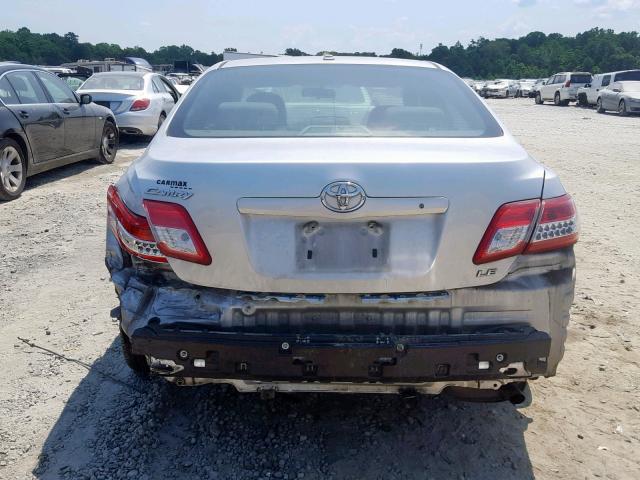 4T1BF3EK2BU760702 - 2011 TOYOTA CAMRY BASE SILVER photo 9