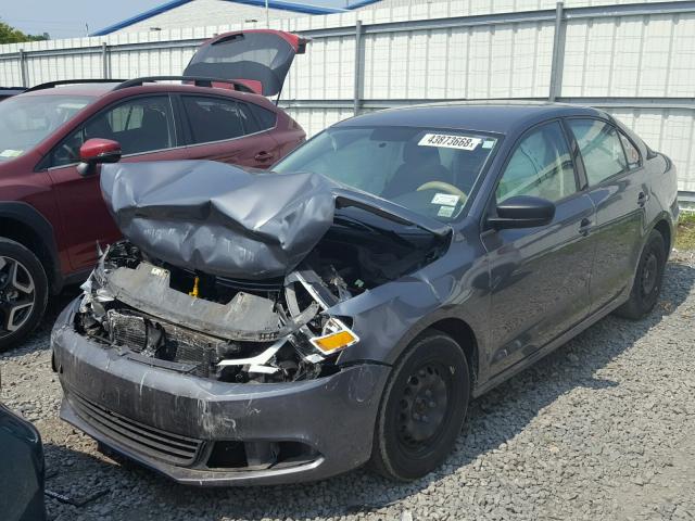 3VW1K7AJ6EM323517 - 2014 VOLKSWAGEN JETTA BASE Մոխրագույն լուսանկար 2