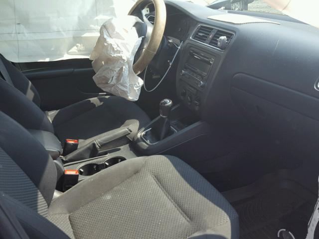 3VW1K7AJ6EM323517 - 2014 VOLKSWAGEN JETTA BASE Մոխրագույն լուսանկար 5