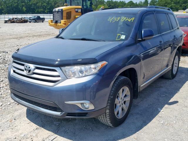 5TDZK3EH8DS113361 - 2013 TOYOTA HIGHLANDER BLUE photo 2