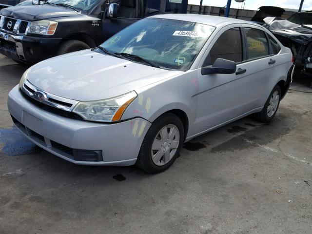 1FAHP34N78W189802 - 2008 FORD FOCUS S/SE SILVER photo 2