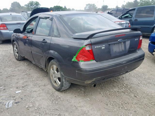 1FAFP34N06W124374 - 2006 FORD FOCUS ZX4 GRAY photo 3