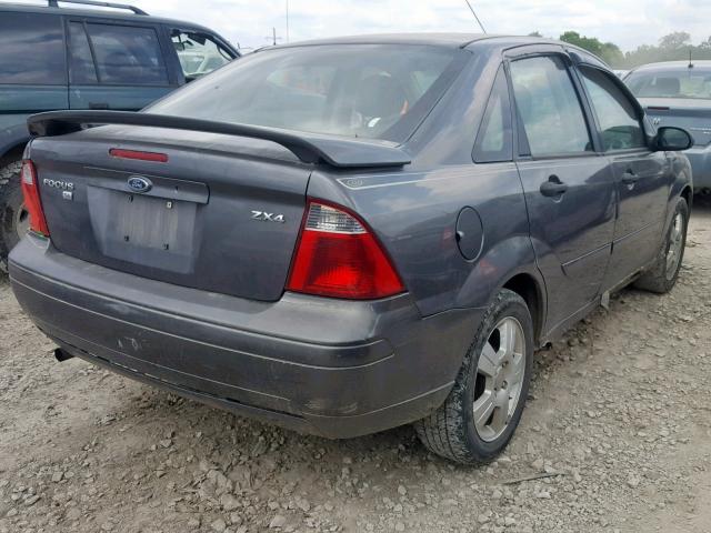 1FAFP34N06W124374 - 2006 FORD FOCUS ZX4 GRAY photo 4