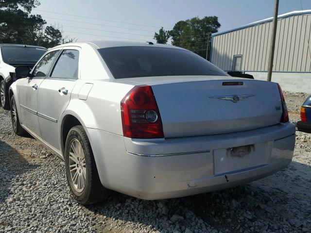 2C3CA5CV4AH325704 - 2010 CHRYSLER 300 TOURIN SILVER photo 3