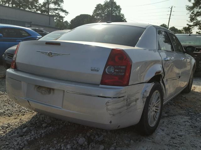 2C3CA5CV4AH325704 - 2010 CHRYSLER 300 TOURIN SILVER photo 4