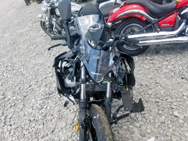 JKAEXKH11JDA11879 - 2018 KAWASAKI EX400 BLACK photo 9