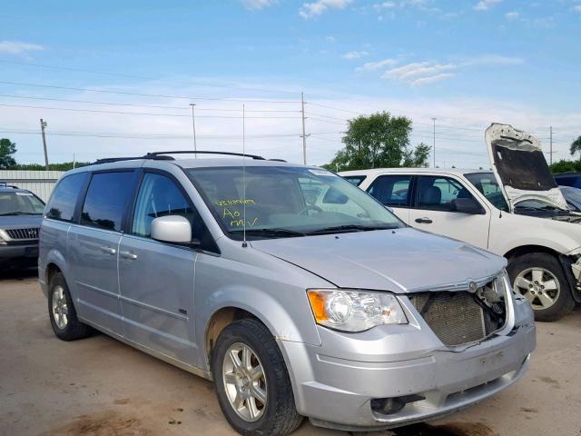 2A8HR54P88R787450 - 2008 CHRYSLER TOWN & COU SILVER photo 1