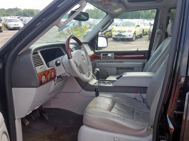 5LMFU28525LJ24263 - 2005 LINCOLN NAVIGATOR შავი ფოტო 5
