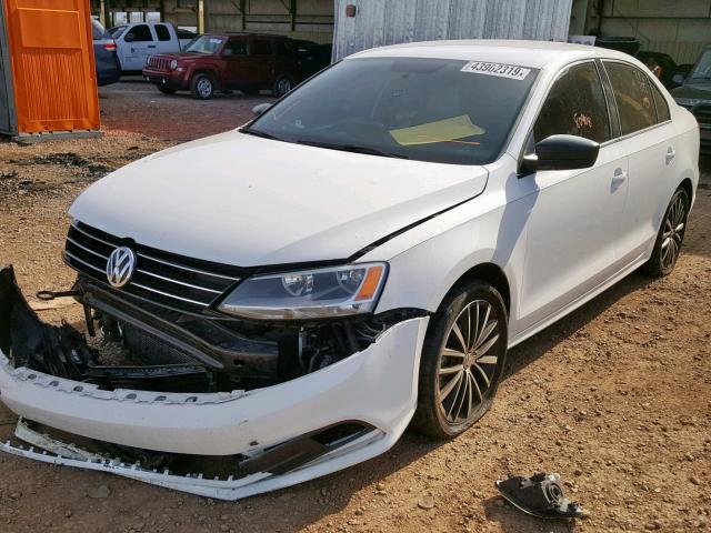 3VWD17AJ3GM284243 - 2016 VOLKSWAGEN JETTA SPOR WHITE photo 2