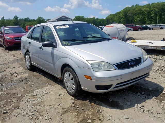 1FAFP34N35W136730 - 2005 FORD FOCUS ZX4 SILVER photo 1