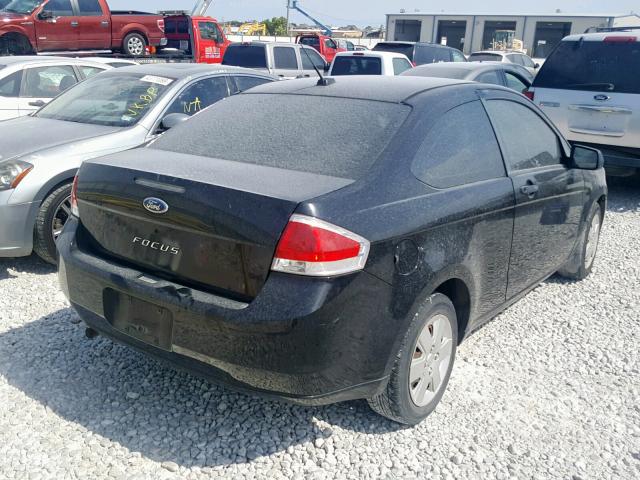 1FAHP32N58W260062 - 2008 FORD FOCUS S/SE BLACK photo 4