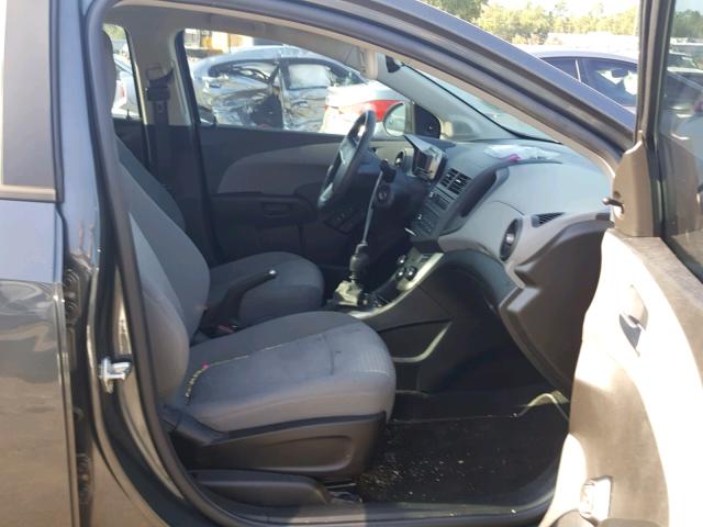 1G1JB5SH2D4220598 - 2013 CHEVROLET SONIC LS 灰色 照片 5